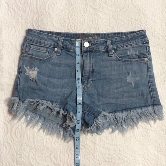 JUST USA Denim Jean Shorts Size 26/Medium Distressed Fringe Bottom - Picture 6 of 6